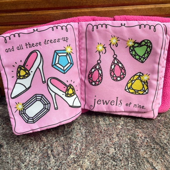 My Pretty Pink Purse Fabric Book - Picture 3 of 5